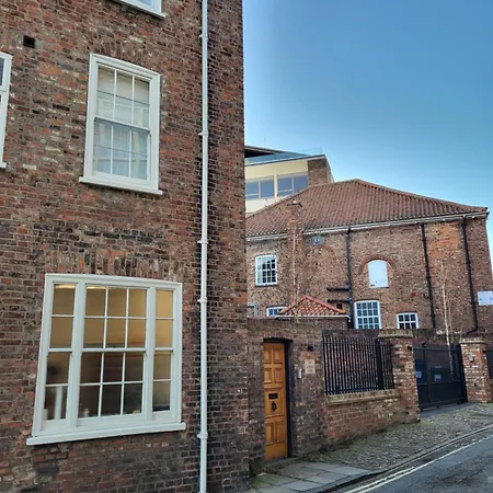 Aldwark Mews Place