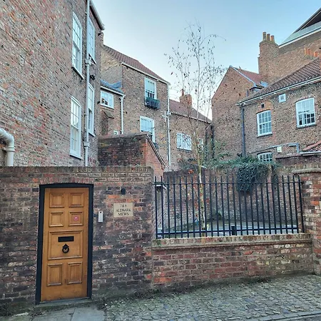 Aldwark Mews Place Apartment