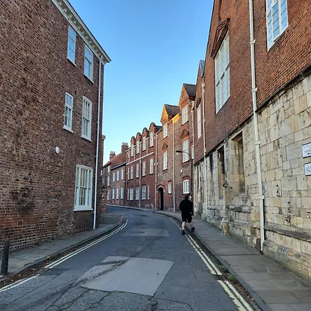 Apartment Aldwark Mews Place